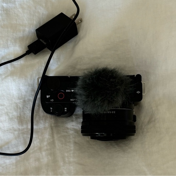 SONY ZV-e10 DIGITAL CAMERA - Picture 5 of 6